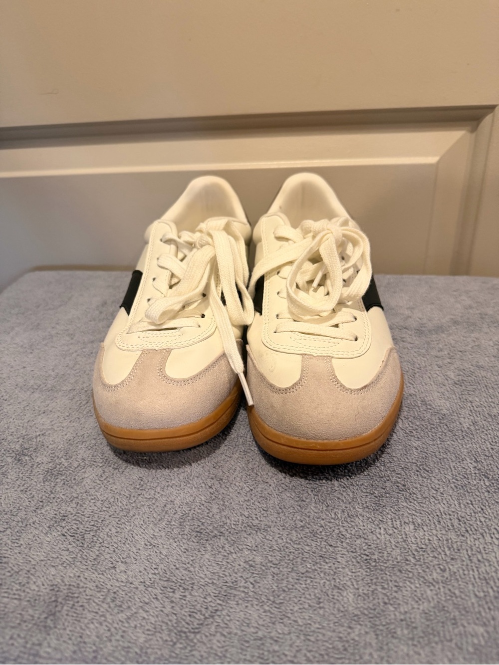 Women’s Off-White & Gum Sole Casual Sneakers